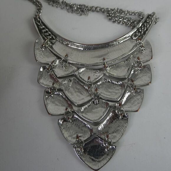 Silver Tone Articulated Scale Hammered Metal Bib Statement Necklace Adjustable - Picture 9 of 11